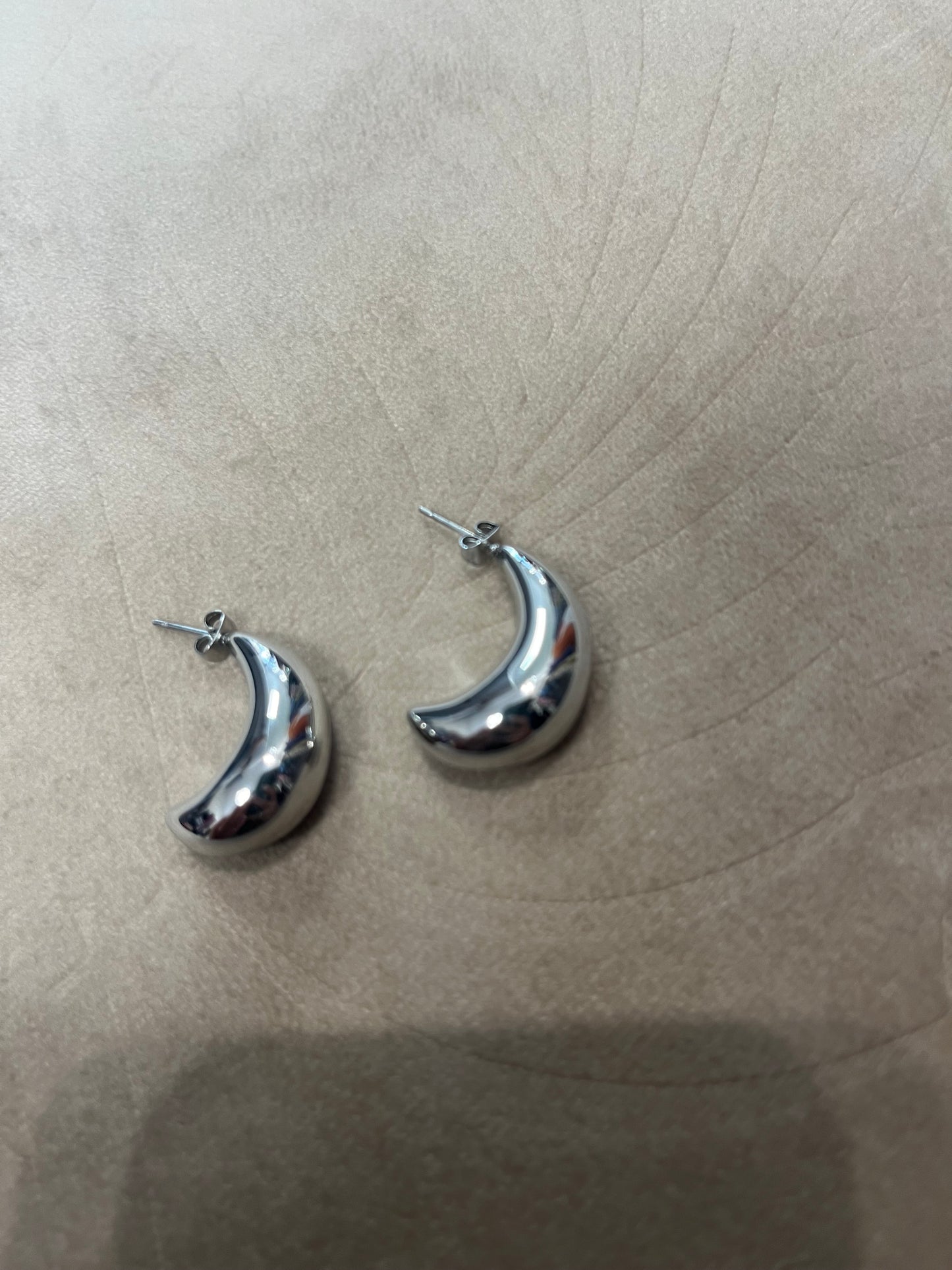 "Moon" earring